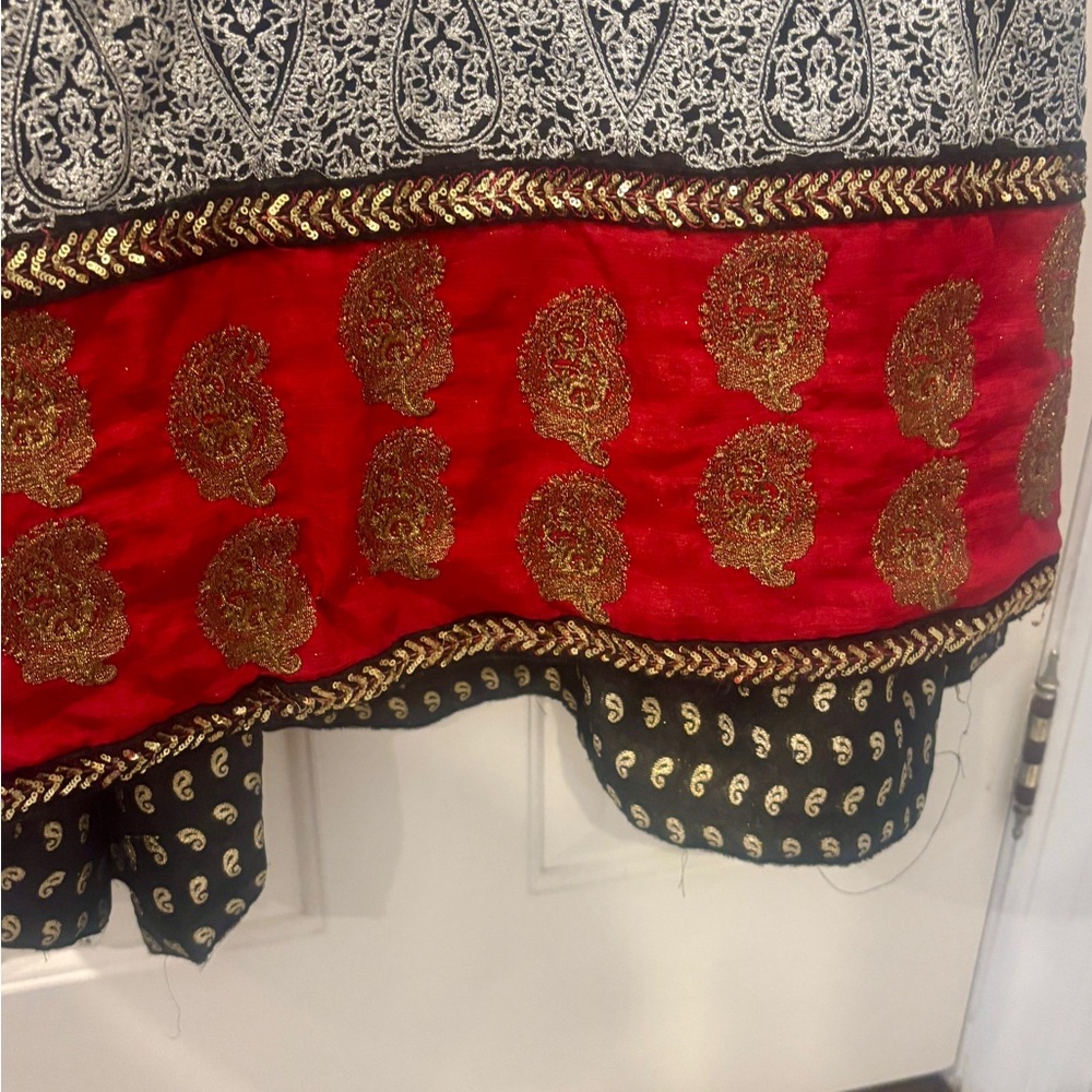 Pakistani suit - Picture 2 of 3
